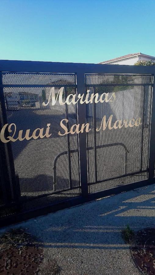 Marina A Aigues Mortes - Gard Экстерьер фото